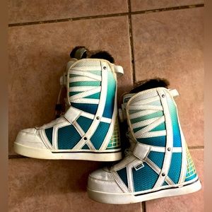 Vans Kira Snowboard Boots BOA cable TriFit X liner